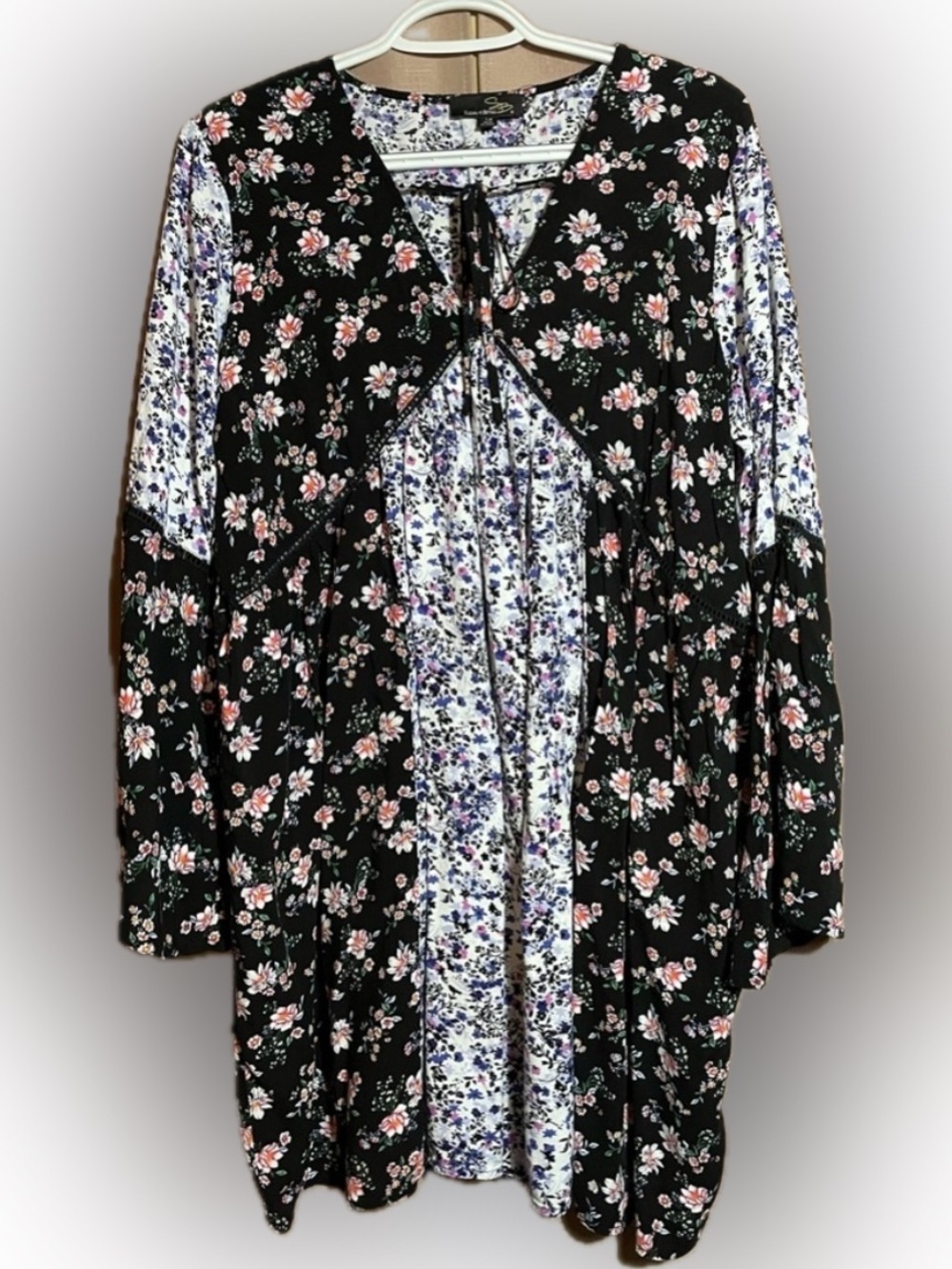 Suzanne Betro Black and White Floral Tie Front 1X Tunic GUC